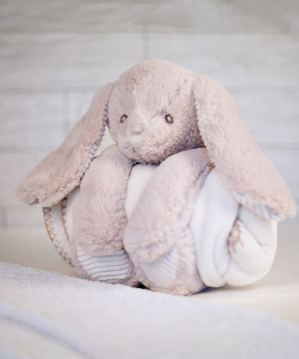 Cream - Rabbit and blanket