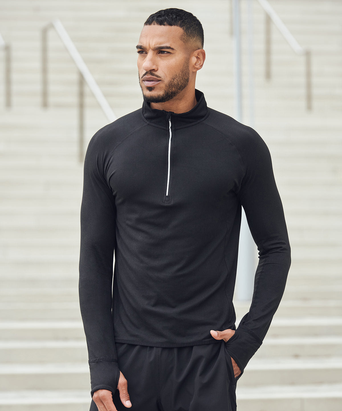 Black - Long-sleeved ¼ zip top